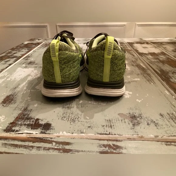 Men’s NIKE Flyknit Athletic shoes size 12. - Picture 4 of 5